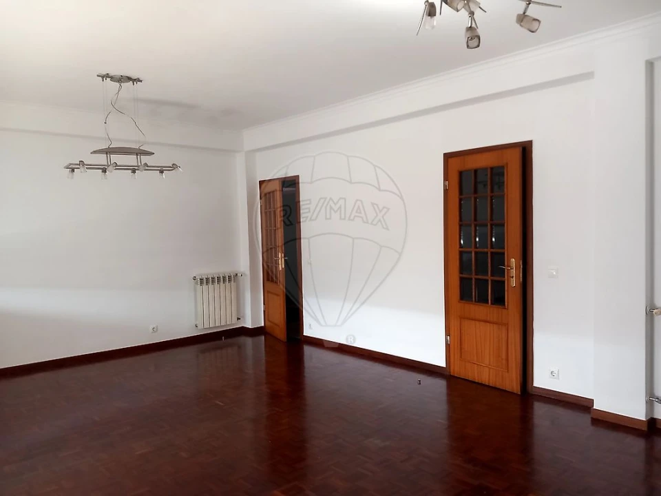 Apartamento T4 para Arrendamento em Sé Nova, Santa Cruz, Almedina e São Bartolomeu Foto 29