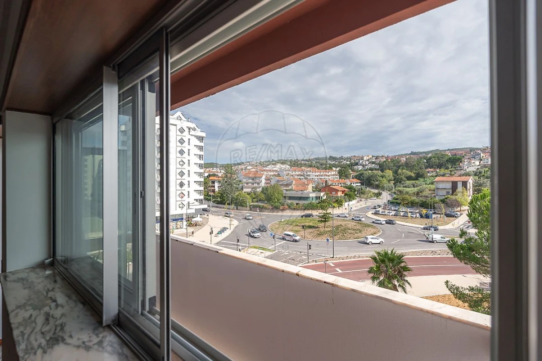 Apartamento T4 para Arrendamento em Sé Nova, Santa Cruz, Almedina e São Bartolomeu Foto 12