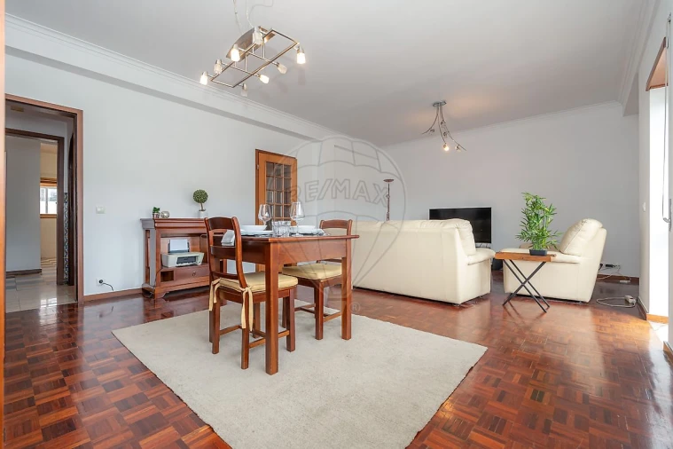 Apartamento T4 para Arrendamento em Sé Nova, Santa Cruz, Almedina e São Bartolomeu Foto 6
