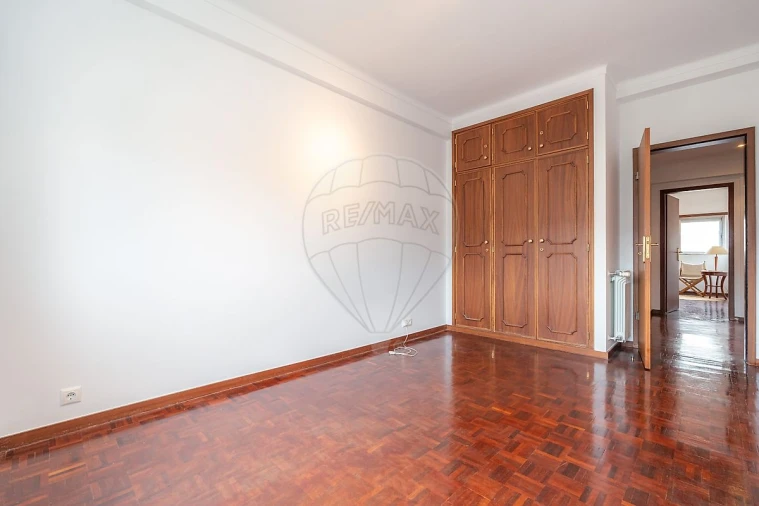 Apartamento T4 para Arrendamento em Sé Nova, Santa Cruz, Almedina e São Bartolomeu Foto 19