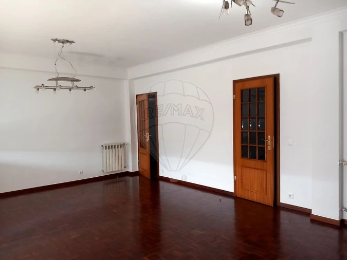 Apartamento T4 para Arrendamento em Sé Nova, Santa Cruz, Almedina e São Bartolomeu Foto 29