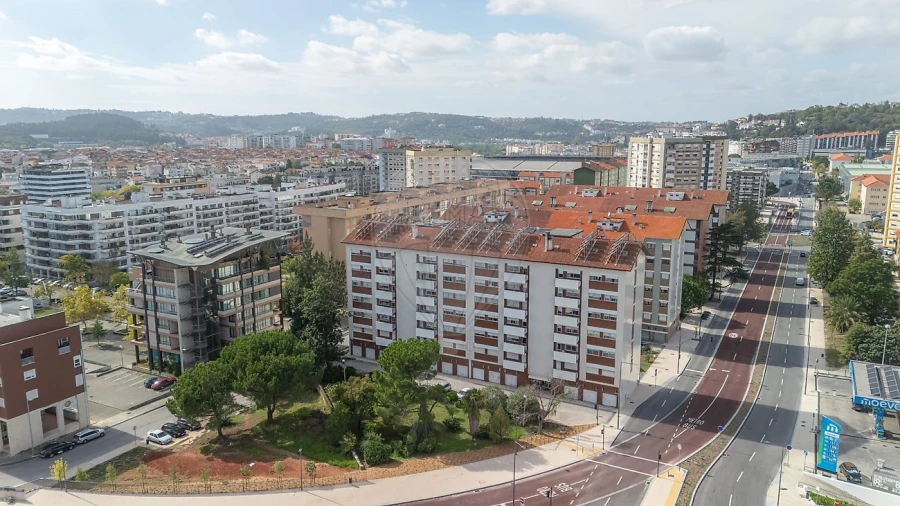 Apartamento T4 para Arrendamento em Sé Nova, Santa Cruz, Almedina e São Bartolomeu Foto 2