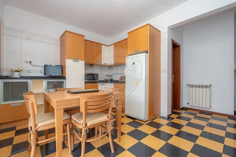 Apartamento T4 para Arrendamento em Sé Nova, Santa Cruz, Almedina e São Bartolomeu Foto 17