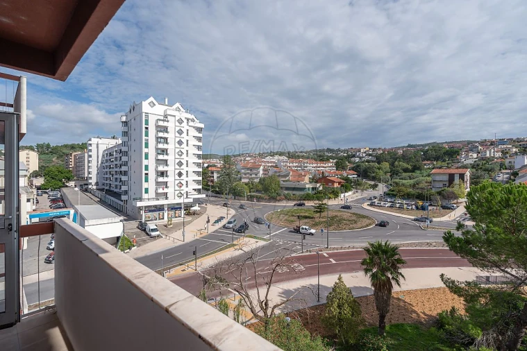 Apartamento T4 para Arrendamento em Sé Nova, Santa Cruz, Almedina e São Bartolomeu Foto 11