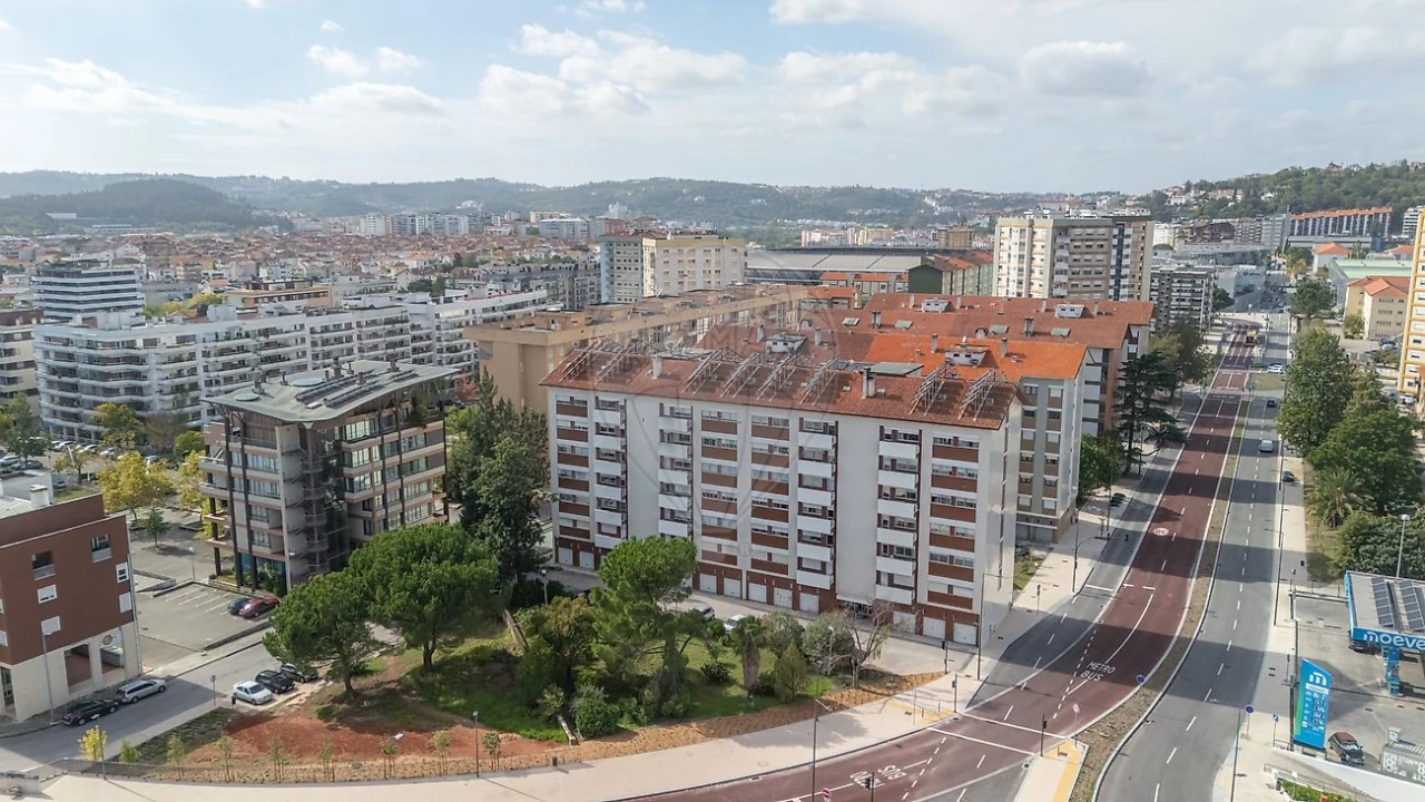 Apartamento T4 para Arrendamento em Sé Nova, Santa Cruz, Almedina e São Bartolomeu Foto 2