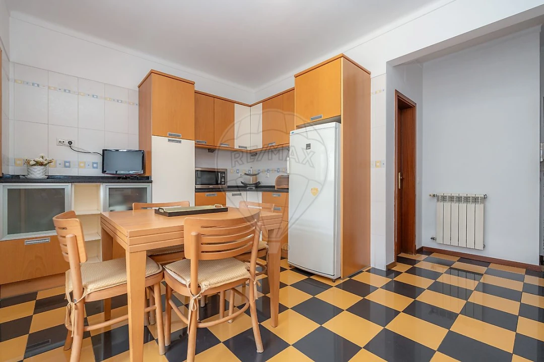Apartamento T4 para Arrendamento em Sé Nova, Santa Cruz, Almedina e São Bartolomeu Foto 17