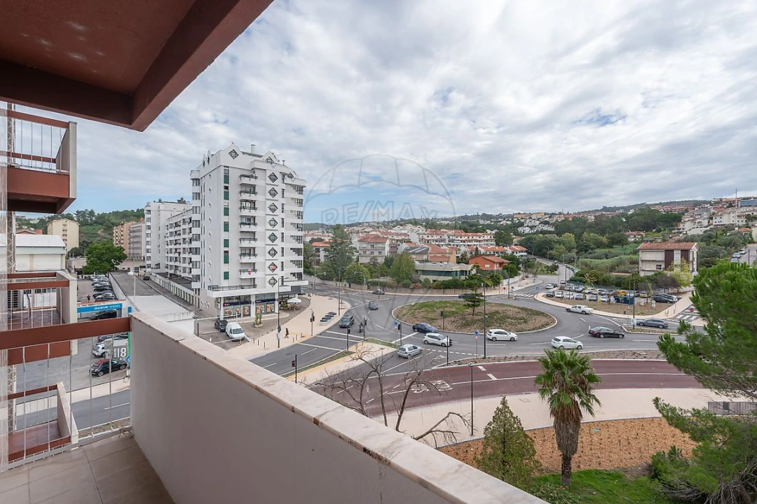 Apartamento T4 para Arrendamento em Sé Nova, Santa Cruz, Almedina e São Bartolomeu Foto 7