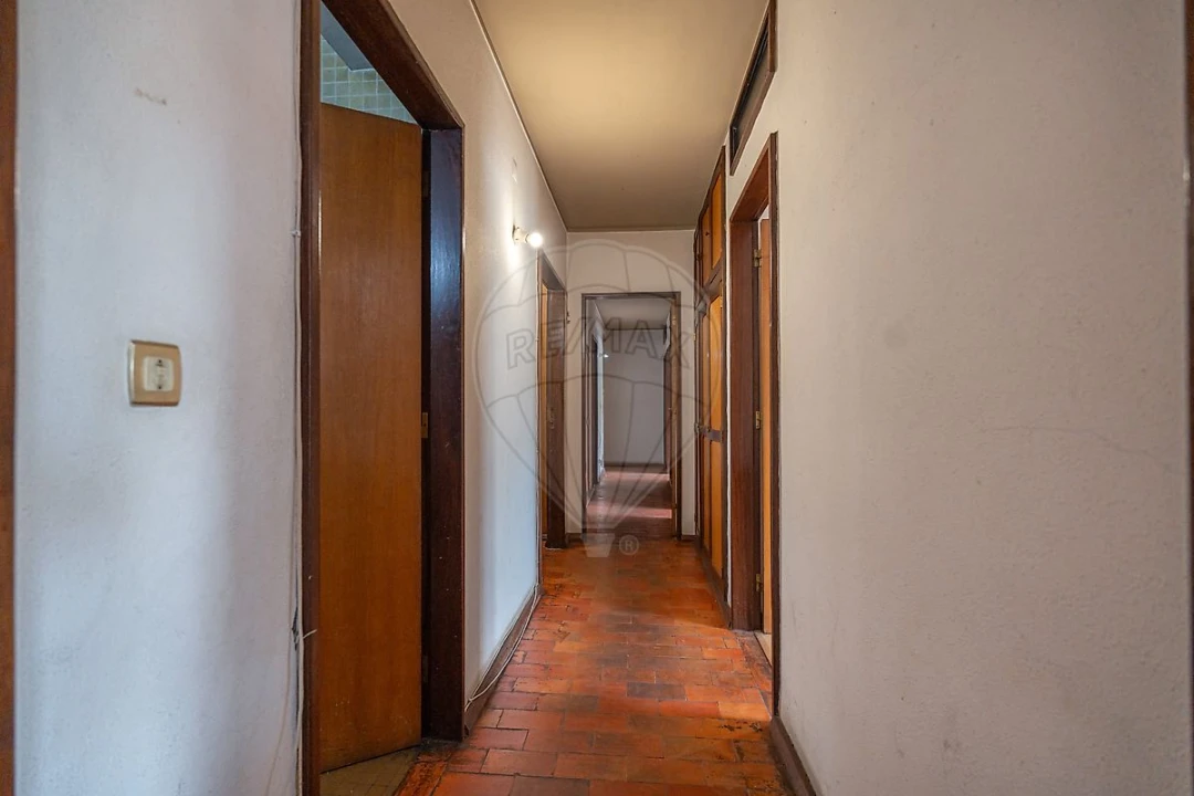 Apartamento T7 para Venda em Santo Antonio dos Olivais Foto 3