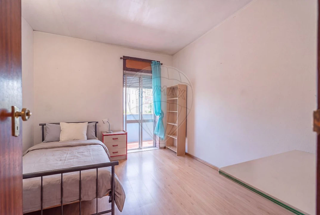 Apartamento T7 para Venda em Santo Antonio dos Olivais Foto 36
