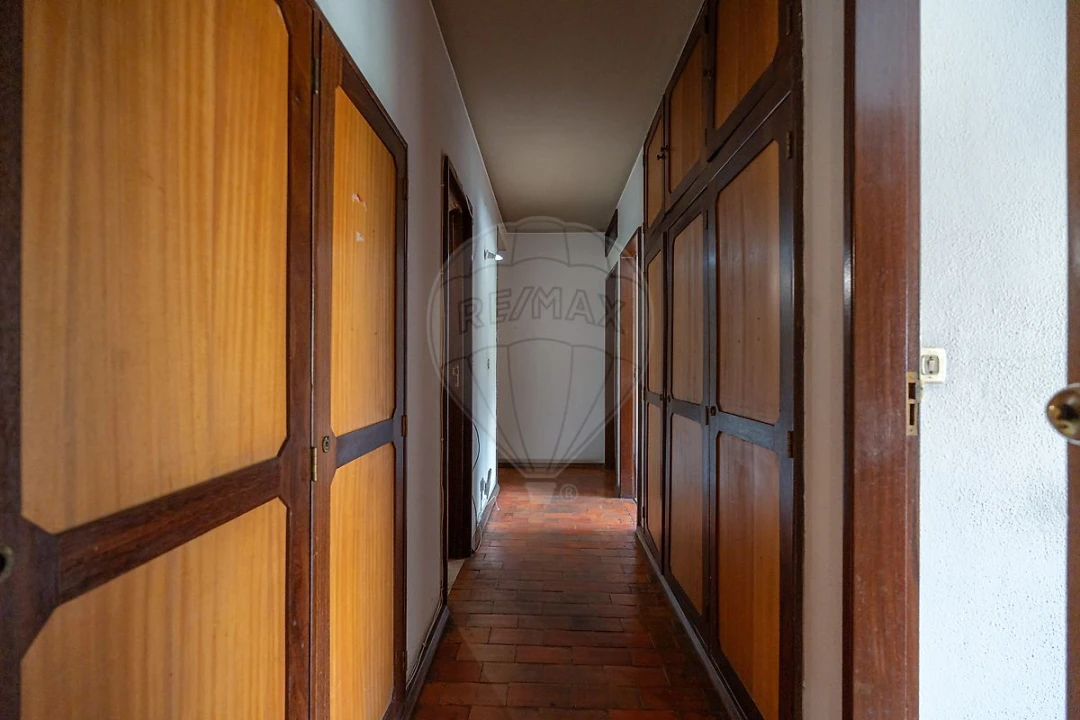 Apartamento T7 para Venda em Santo Antonio dos Olivais Foto 12
