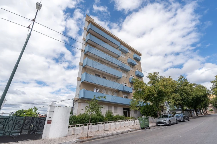 Apartamento T7 para Venda em Santo Antonio dos Olivais Foto 39
