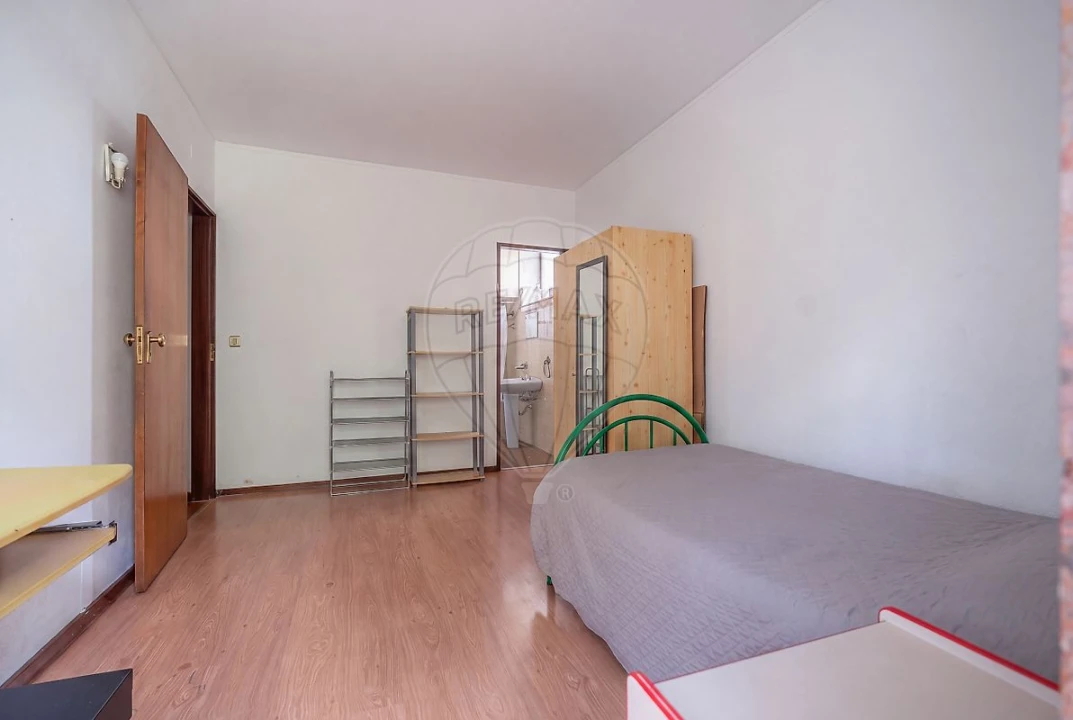 Apartamento T7 para Venda em Santo Antonio dos Olivais Foto 38