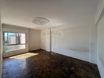 Apartamento T2 para Venda em Agualva e Mira-Sintra
