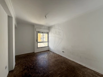 Apartamento T2 para Venda em Agualva e Mira-Sintra