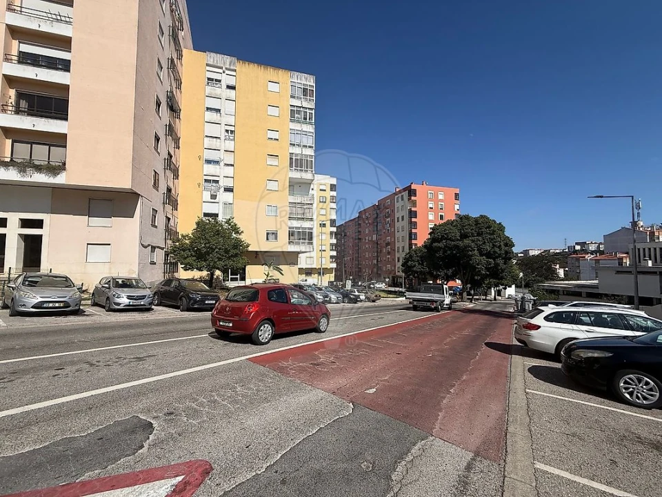 Apartamento T2 para Venda em Agualva e Mira-Sintra Foto 9