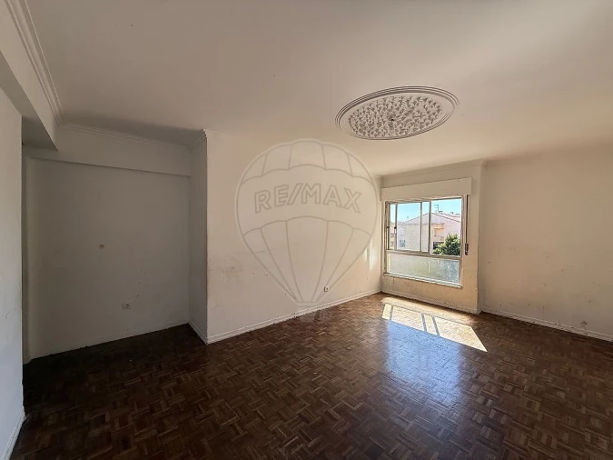 Apartamento T2 para Venda em Agualva e Mira-Sintra Foto 10