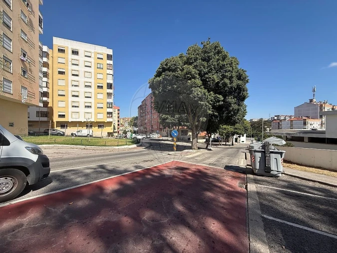 Apartamento T2 para Venda em Agualva e Mira-Sintra Foto 2