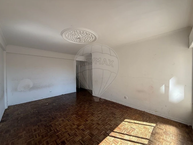 Apartamento T2 para Venda em Agualva e Mira-Sintra Foto 13