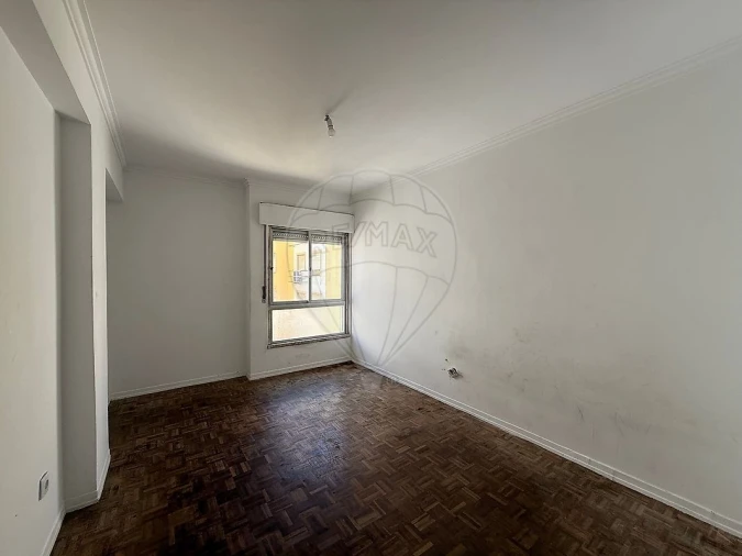 Apartamento T2 para Venda em Agualva e Mira-Sintra Foto 17