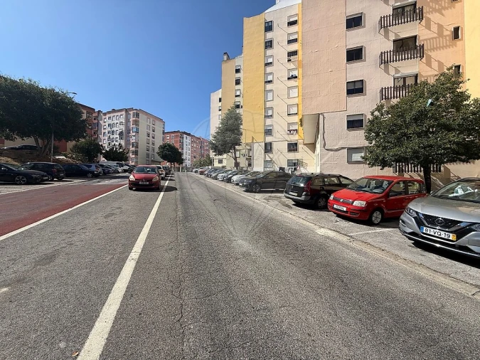 Apartamento T2 para Venda em Agualva e Mira-Sintra Foto 5