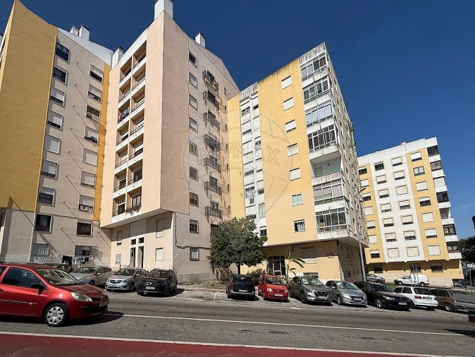 Apartamento T2 para Venda em Agualva e Mira-Sintra Foto 3