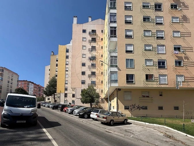 Apartamento T2 para Venda em Agualva e Mira-Sintra Foto 7
