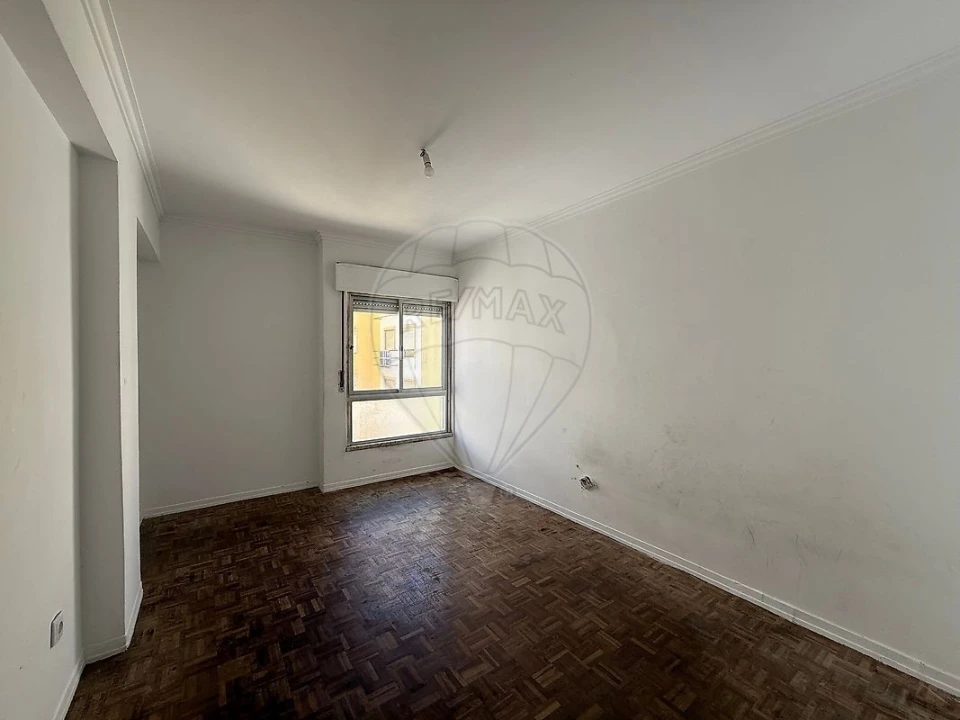 Apartamento T2 para Venda em Agualva e Mira-Sintra Foto 17