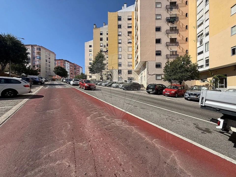 Apartamento T2 para Venda em Agualva e Mira-Sintra Foto 4