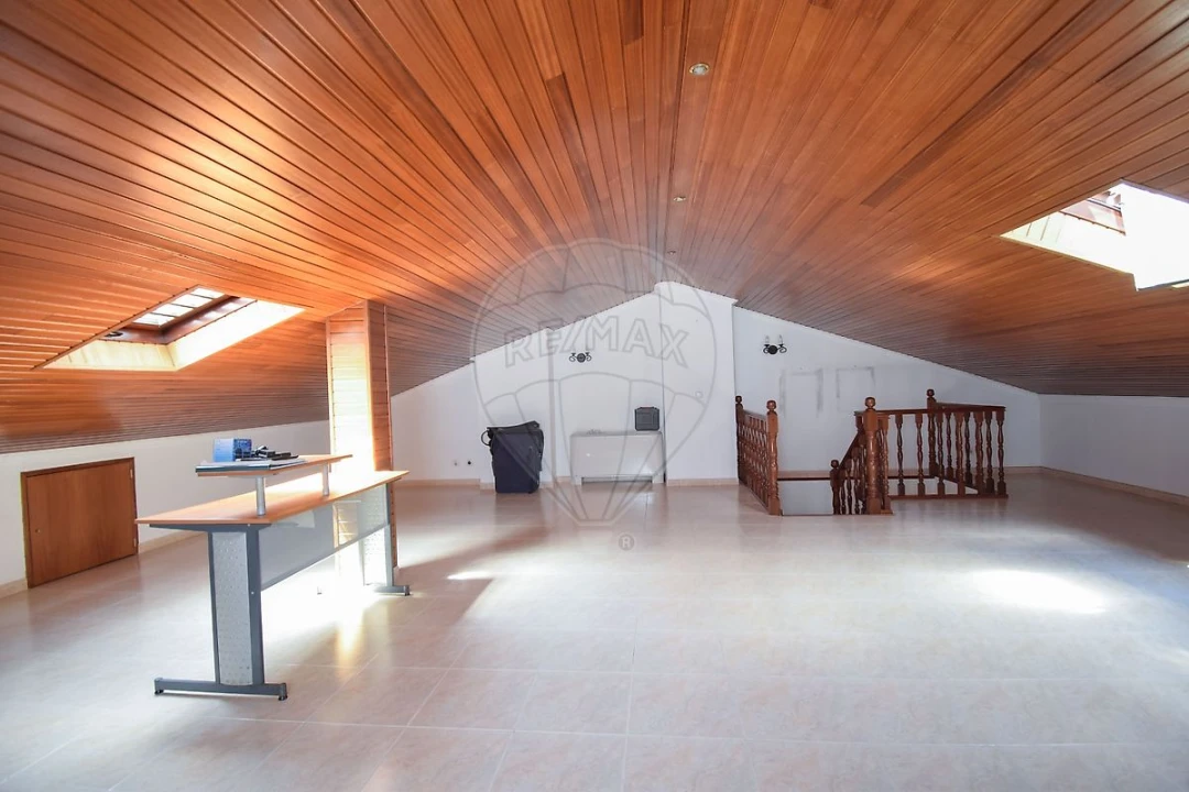 Moradia T4 para Venda em Massamá e Monte Abraão Foto 25