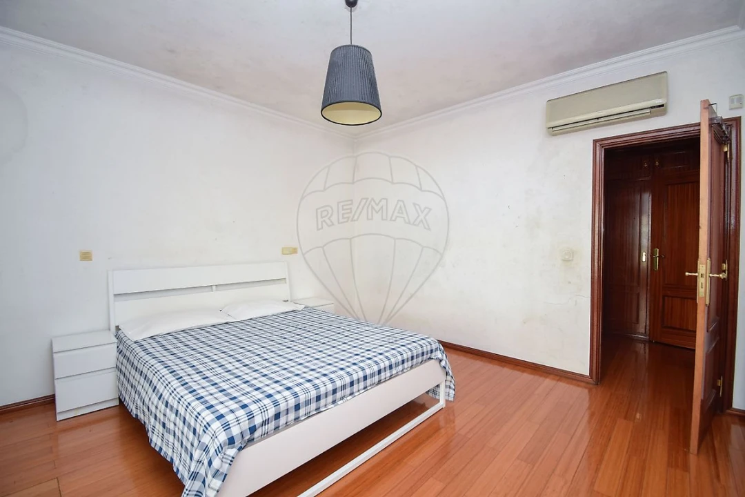 Moradia T4 para Venda em Massamá e Monte Abraão Foto 27