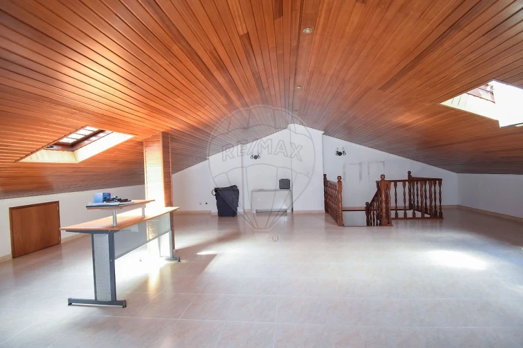 Moradia T4 para Venda em Massamá e Monte Abraão Foto 25