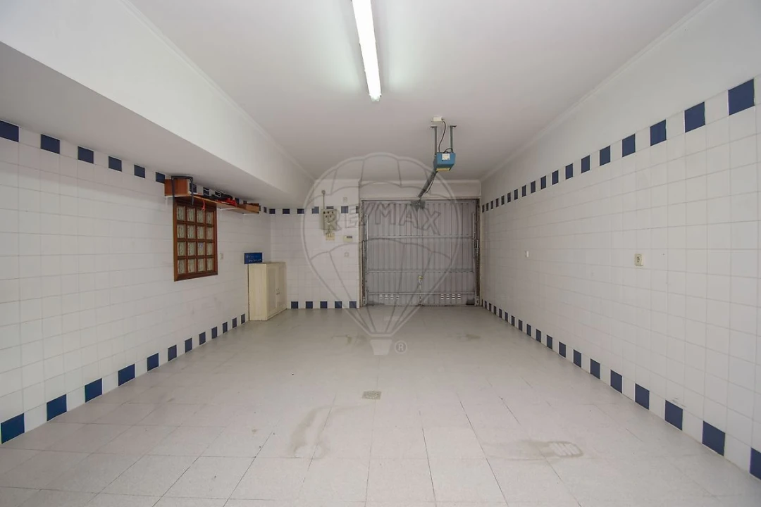 Moradia T4 para Venda em Massamá e Monte Abraão Foto 33
