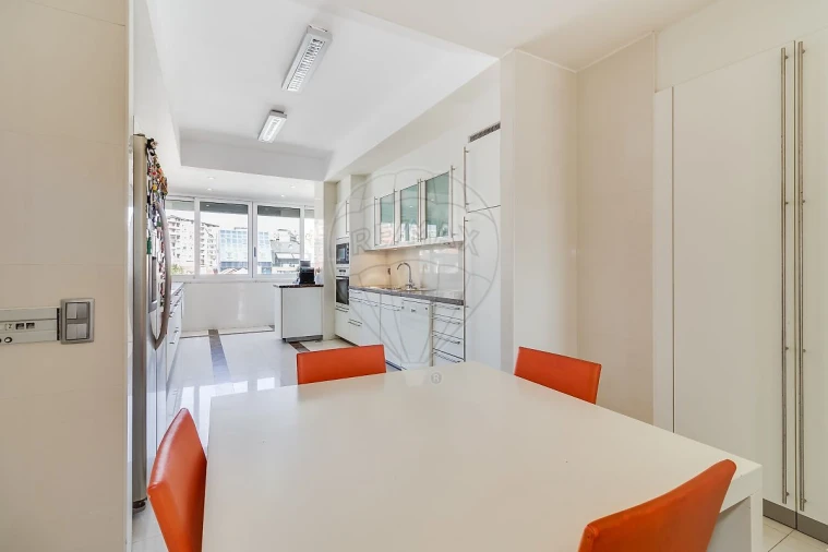 Apartamento T4 para Venda em Avenidas Novas Foto 6