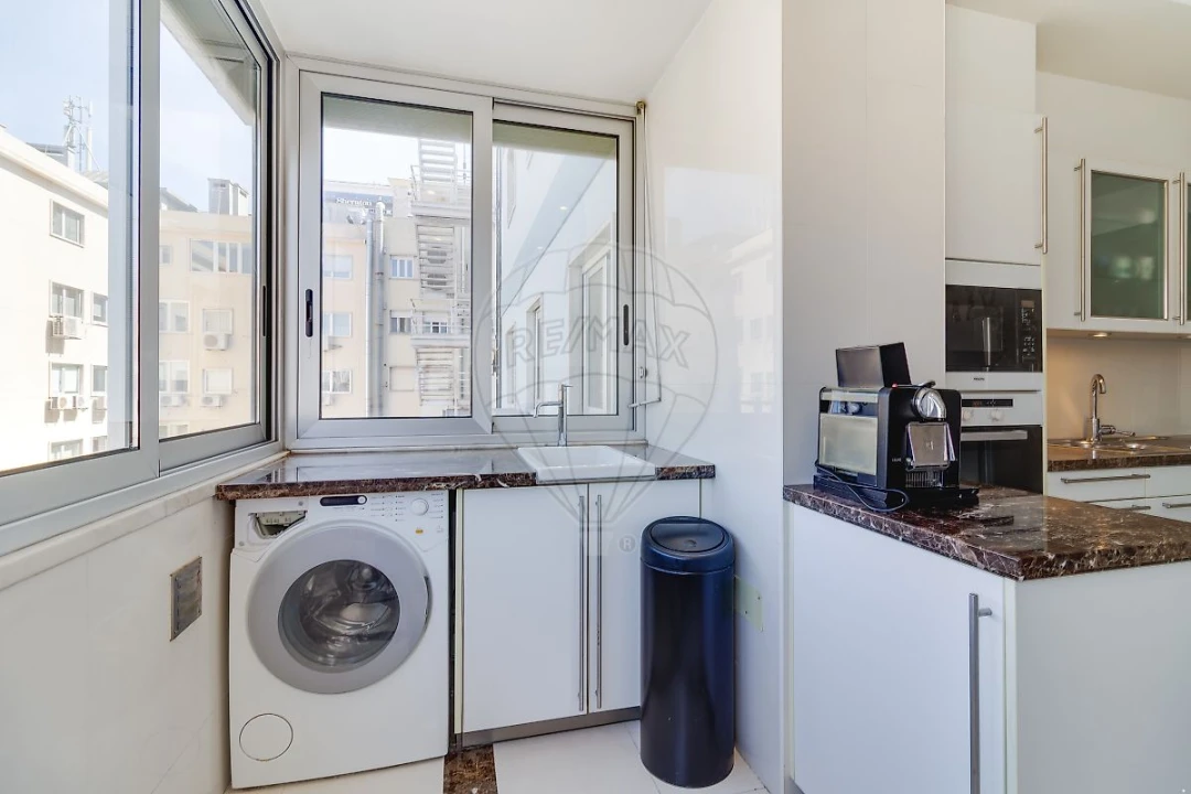 Apartamento T4 para Venda em Avenidas Novas Foto 5