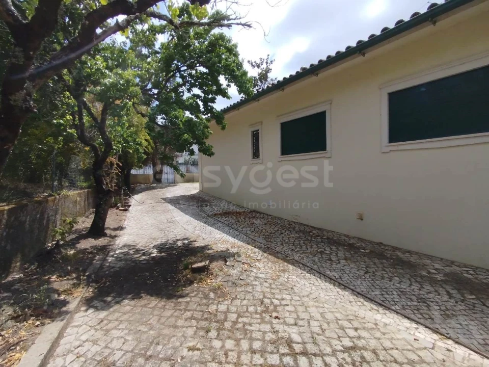 Moradia T4 para Venda em Santa Clara e Castelo Viegas Foto 3