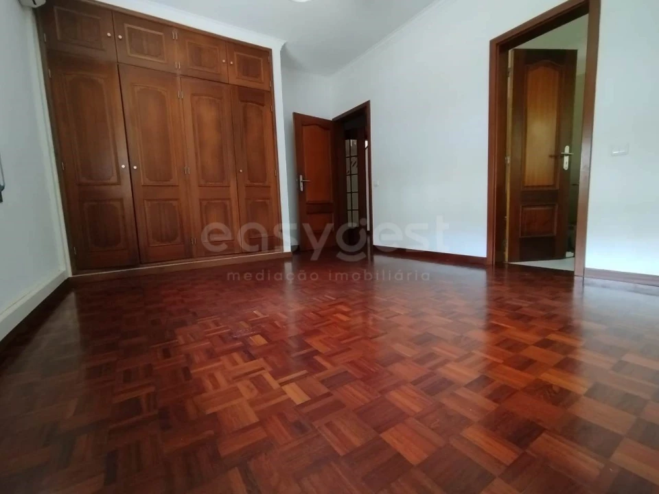 Moradia T4 para Venda em Santa Clara e Castelo Viegas Foto 20
