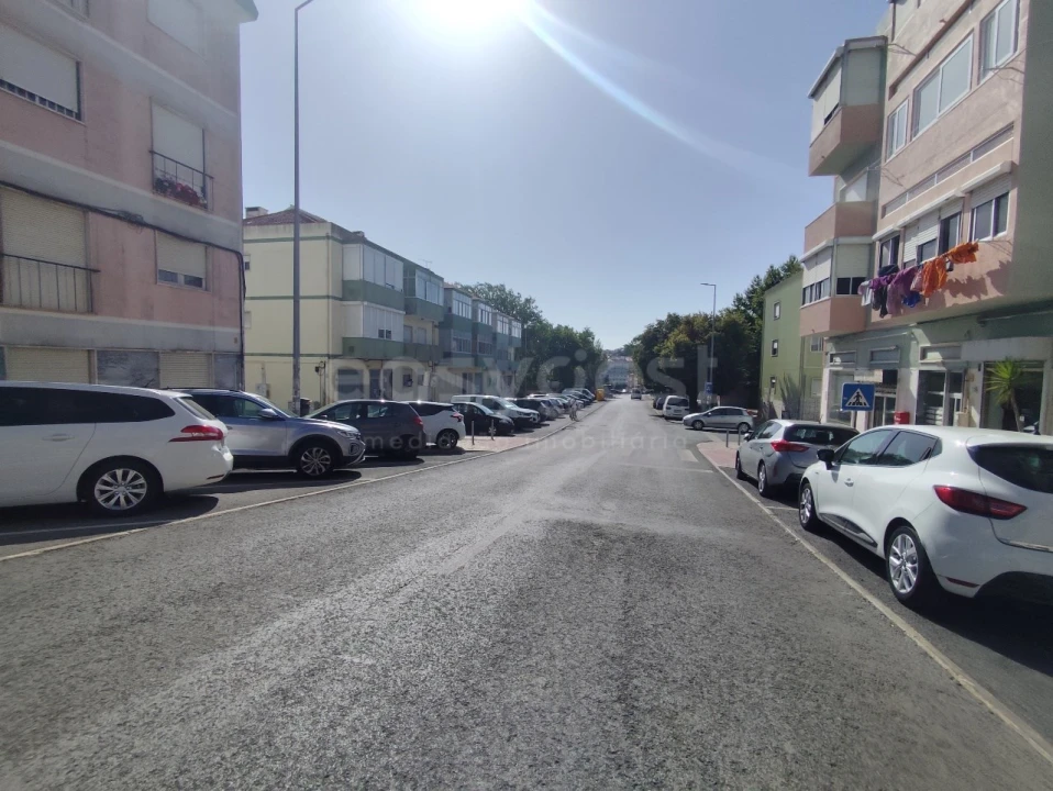 Apartamento T2 para Venda em Queluz e Belas Foto 10