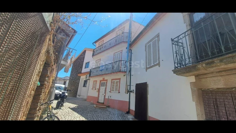 Moradia T3 para Venda em Meirinhos