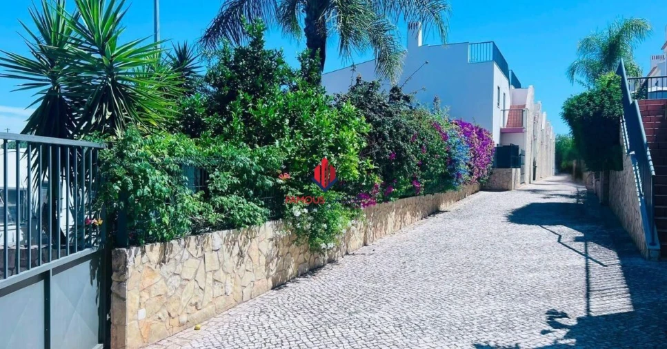 Moradia T3 para Venda em Guia Foto 31