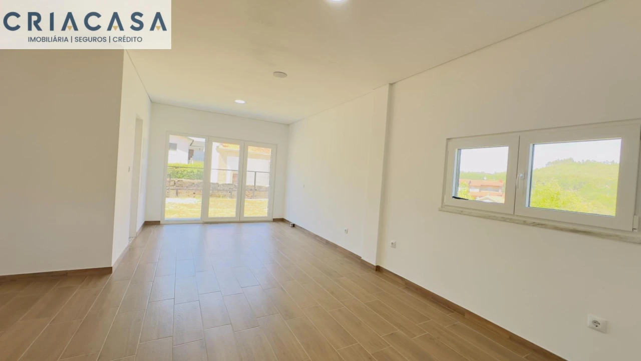 Moradia T2 para Venda em Queirã Foto 5