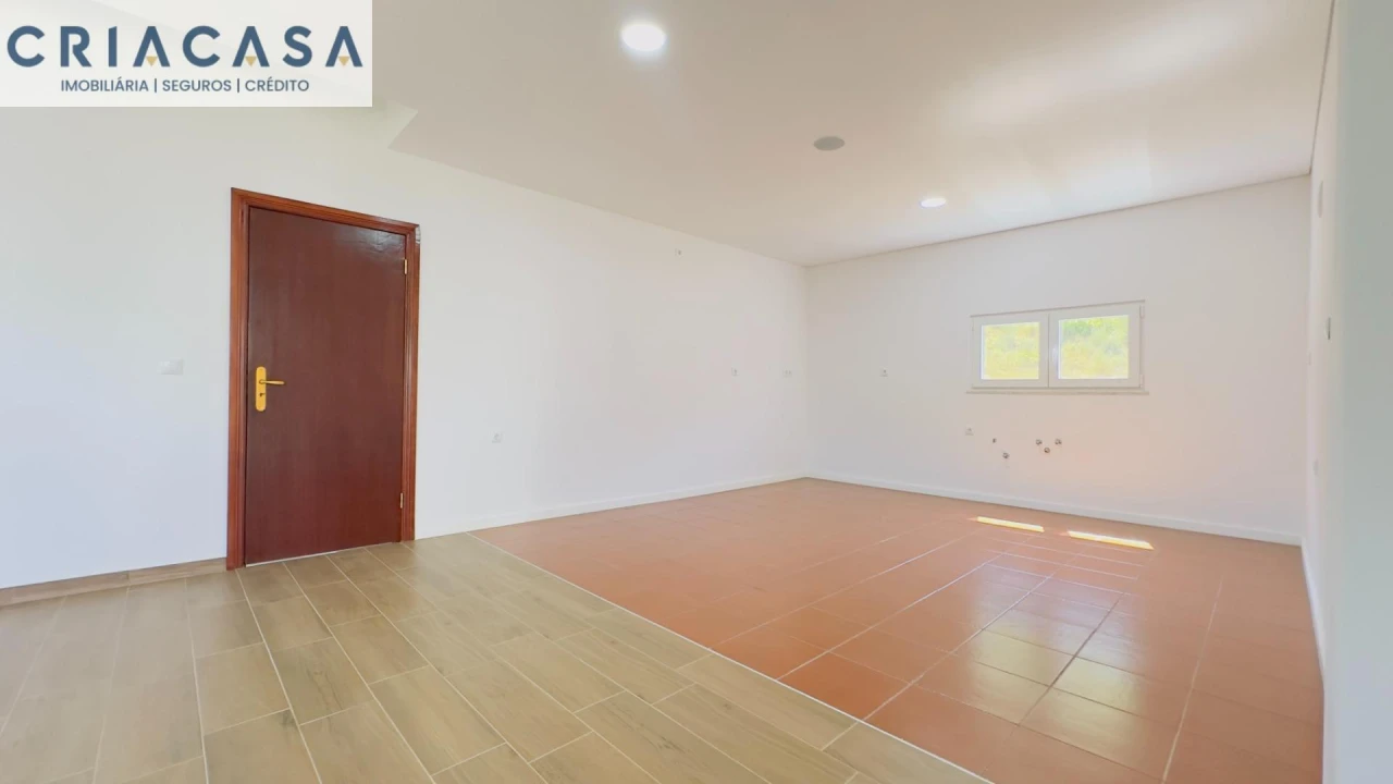 Moradia T2 para Venda em Queirã Foto 6