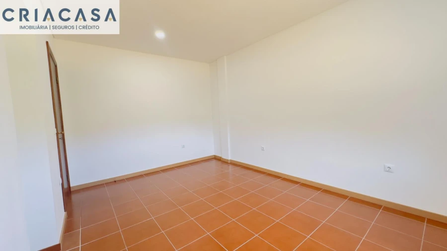 Moradia T2 para Venda em Queirã Foto 7