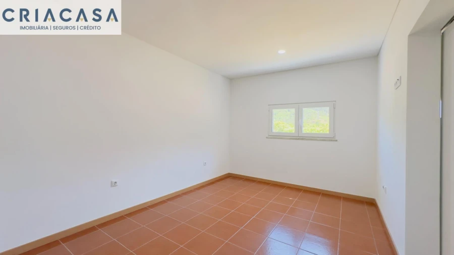 Moradia T2 para Venda em Queirã Foto 18