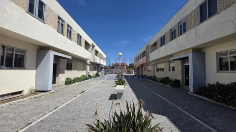 Apartamento T2 para Venda em Nogueira e Silva Escura