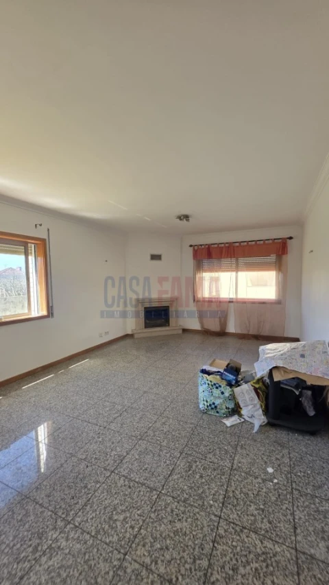 Apartamento T2 para Venda em Nogueira e Silva Escura