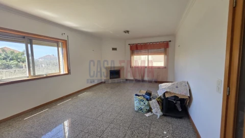 Apartamento T2 para Venda em Nogueira e Silva Escura