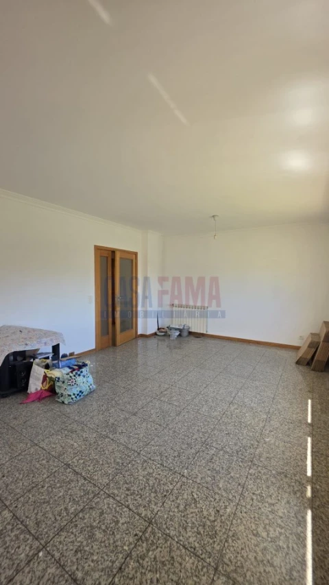Apartamento T2 para Venda em Nogueira e Silva Escura