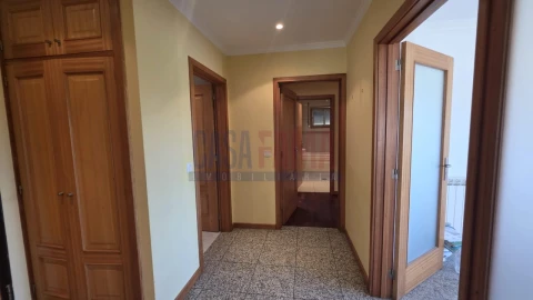 Apartamento T2 para Venda em Nogueira e Silva Escura