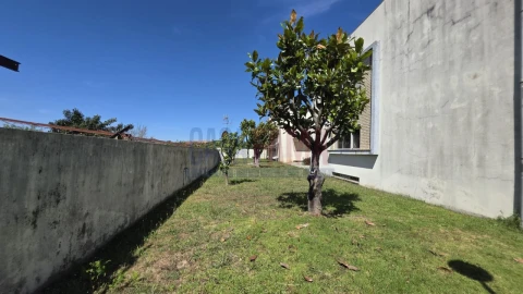 Apartamento T2 para Venda em Nogueira e Silva Escura