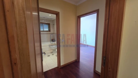 Apartamento T2 para Venda em Nogueira e Silva Escura